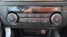 Renault Kadjar 1.6 dCi Signature Nav 5dr 4WD Diesel Hatchback